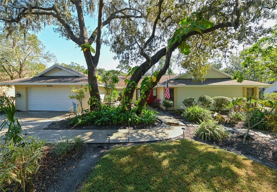 10439 Oakbrook Dr., Tampa, FL 33618