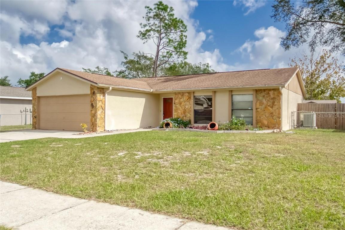1237 Edgerton Dr., Valrico, FL 33594