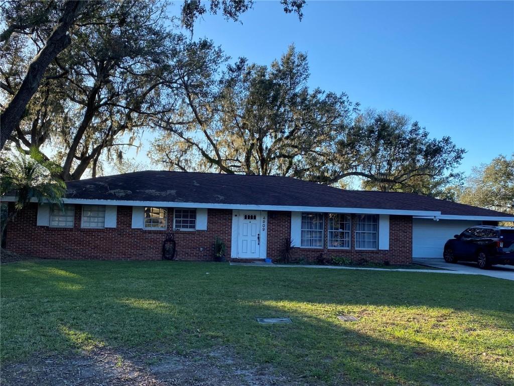 4909 Whiteoak Dr., Lakeland, FL 33813