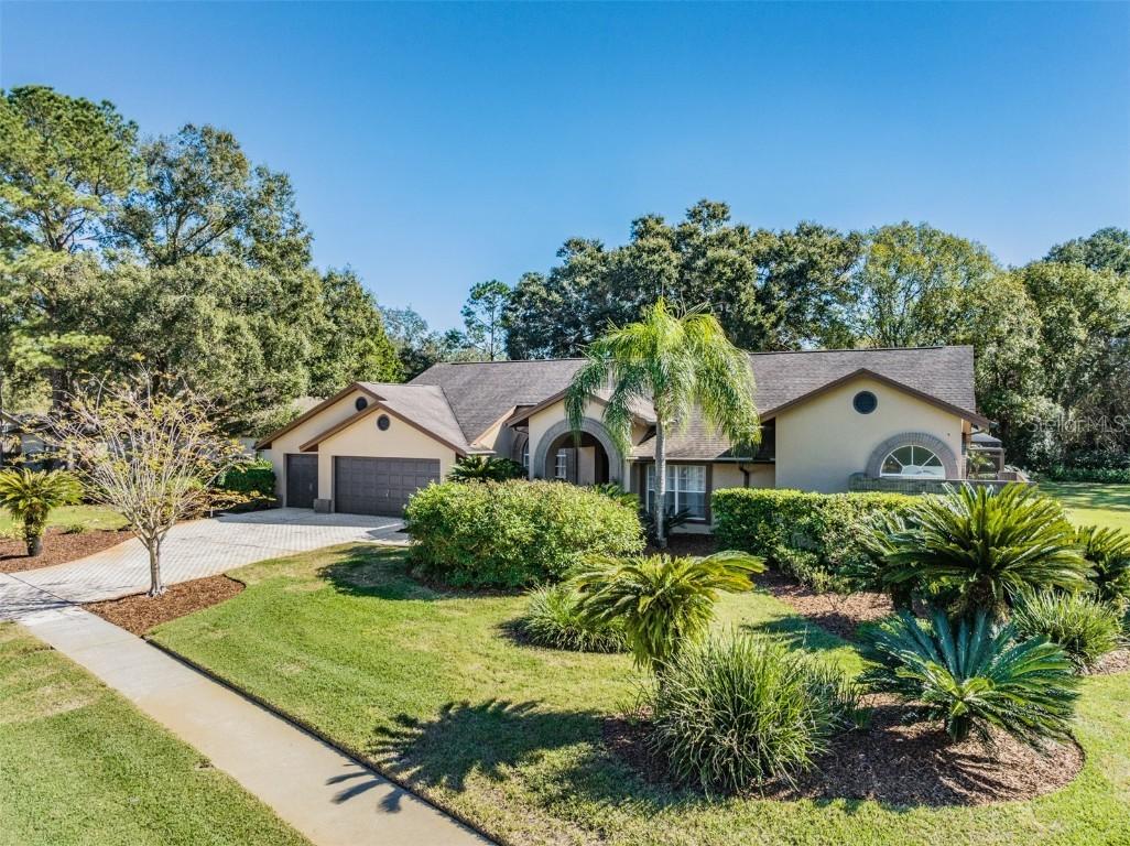 18244 Clear Lake Dr., Lutz, FL 33548