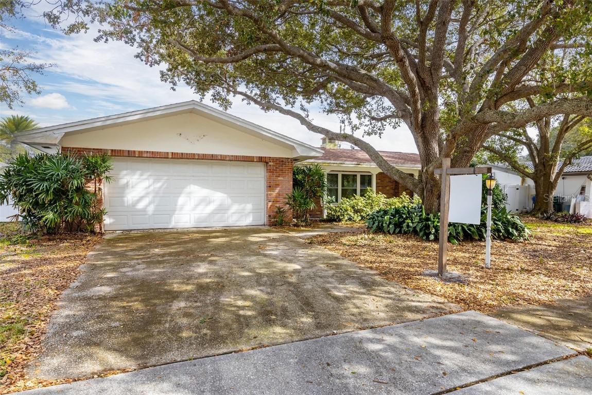1869 Paradise Ln., Clearwater, FL 33756