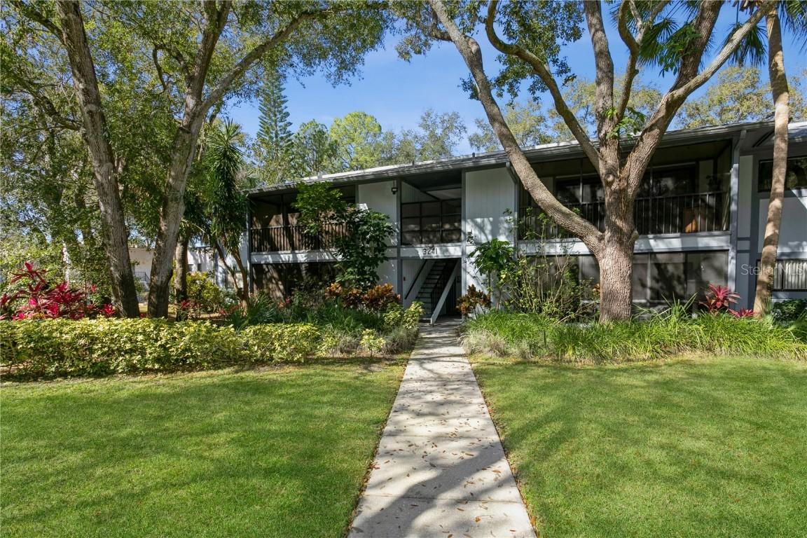 3241 Fox Chase Cir. #204, Palm Harbor, FL 34683