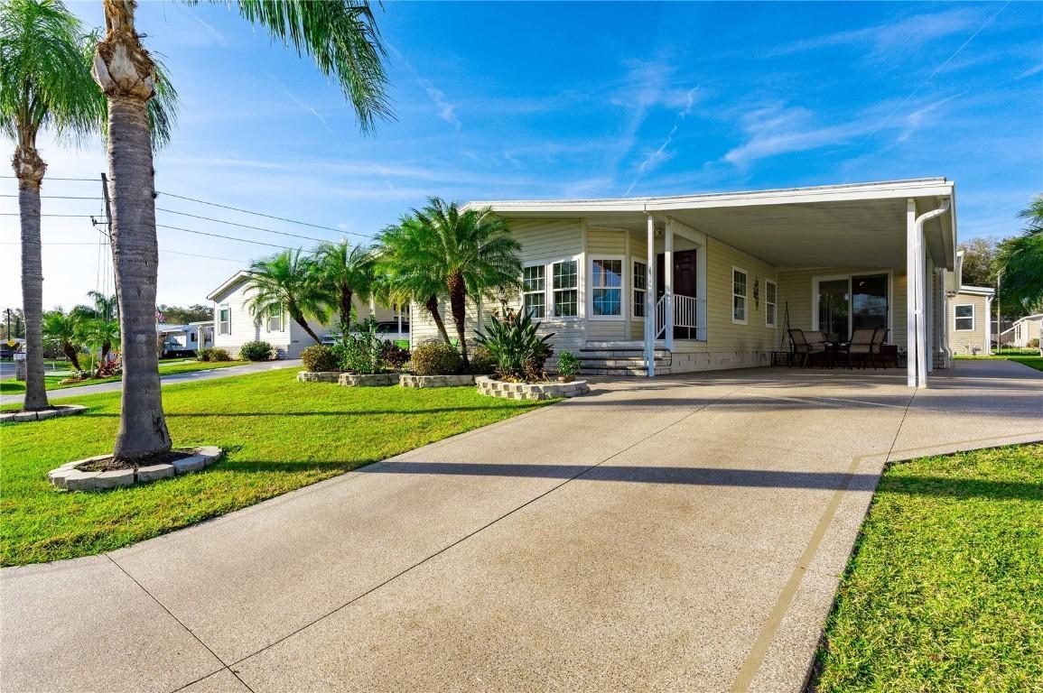 36743 Kiowa Ave., Zephyrhills, FL 33542
