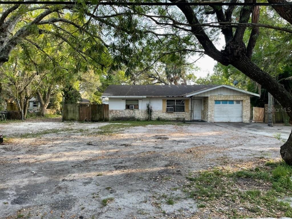 102 12th Ave., Bradenton, FL 34208