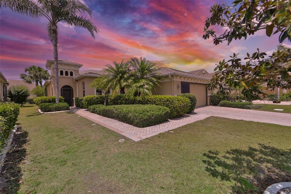 921 Regal Manor Way, Sun City Center, FL 33573