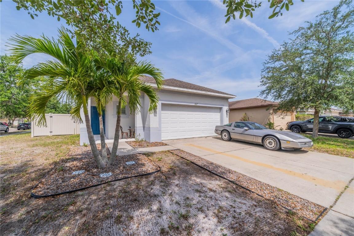 827 College Chase Dr., Ruskin, FL 33570