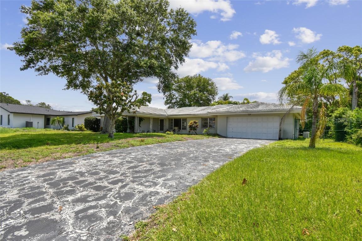 103 Live Oak Ln., Largo, FL 33770