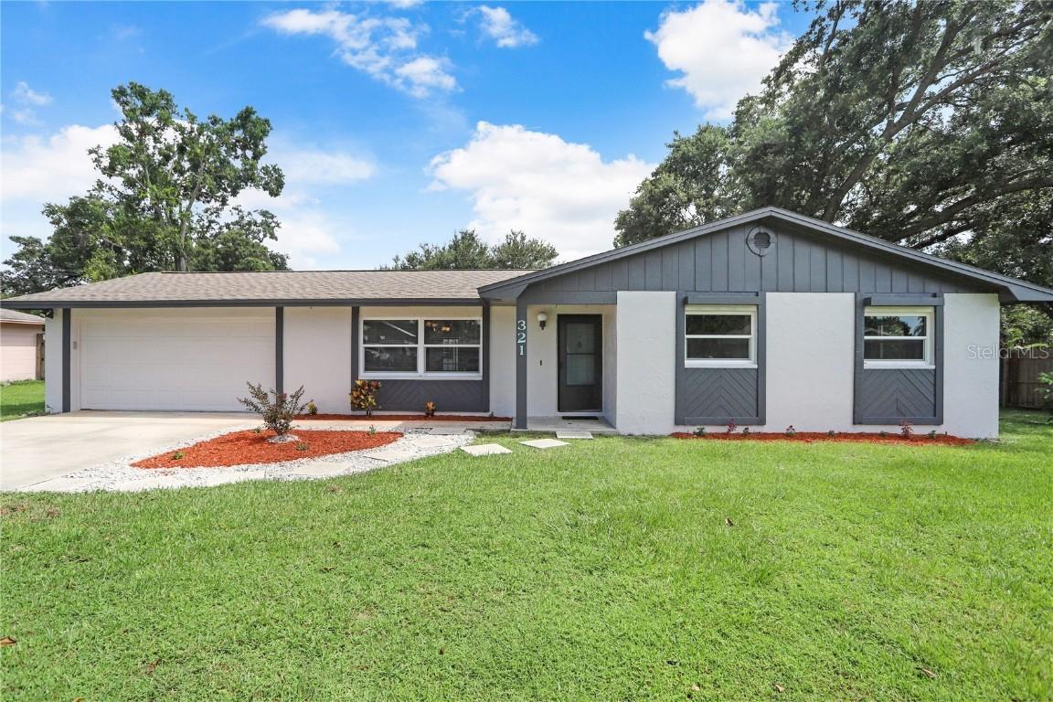 321 Greenwoods Ln., Lakeland, FL 33813