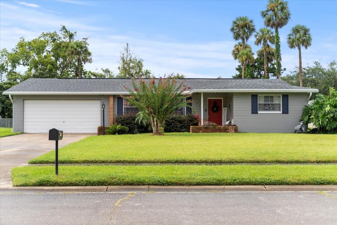918 Wells Dr., South Daytona, FL 32119