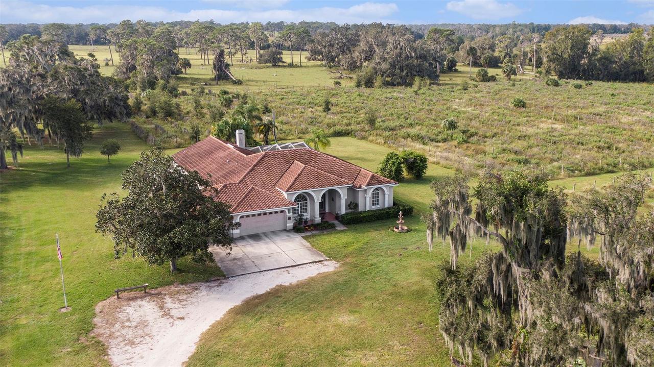 331 Lewis Rd., Lithia, FL 33547