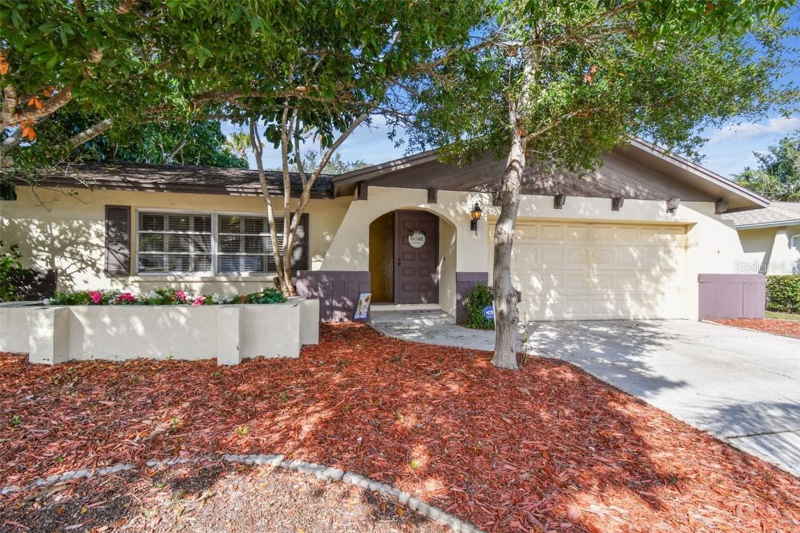 12161 Kay Dr., Seminole, FL 33772