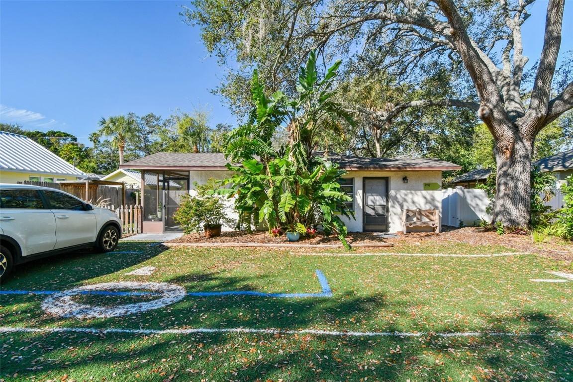 2719 Beach Blvd., Gulfport, FL 33707