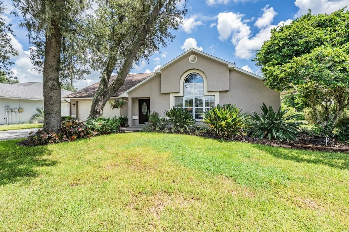 6536 Northlake Dr., Zephyrhills, FL 33542