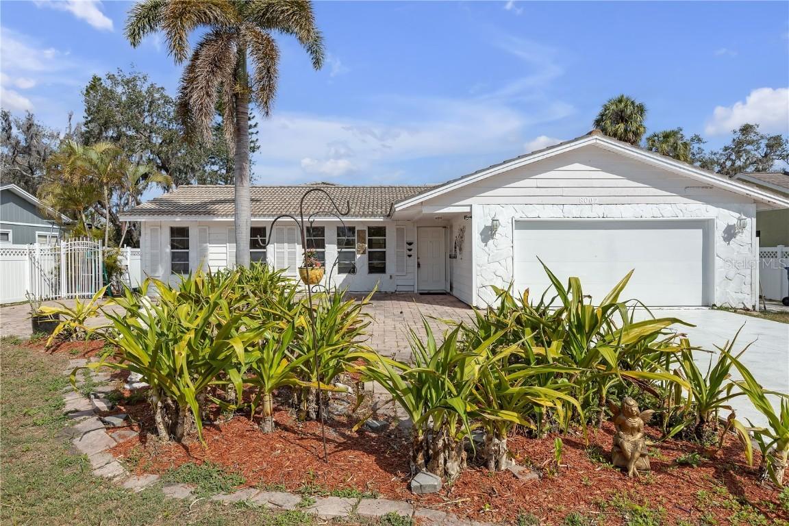 8002 Lake Dr., Palmetto, FL 34221