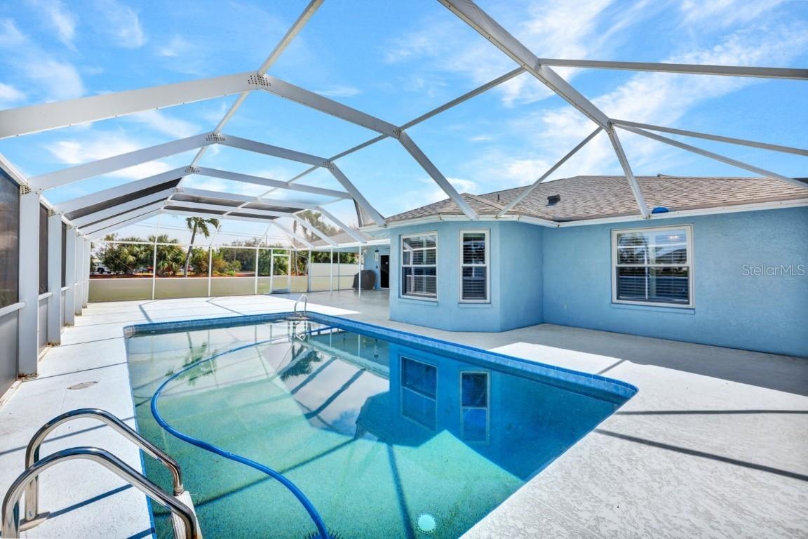 1453 SE 15th Ter., Cape Coral, FL 33990