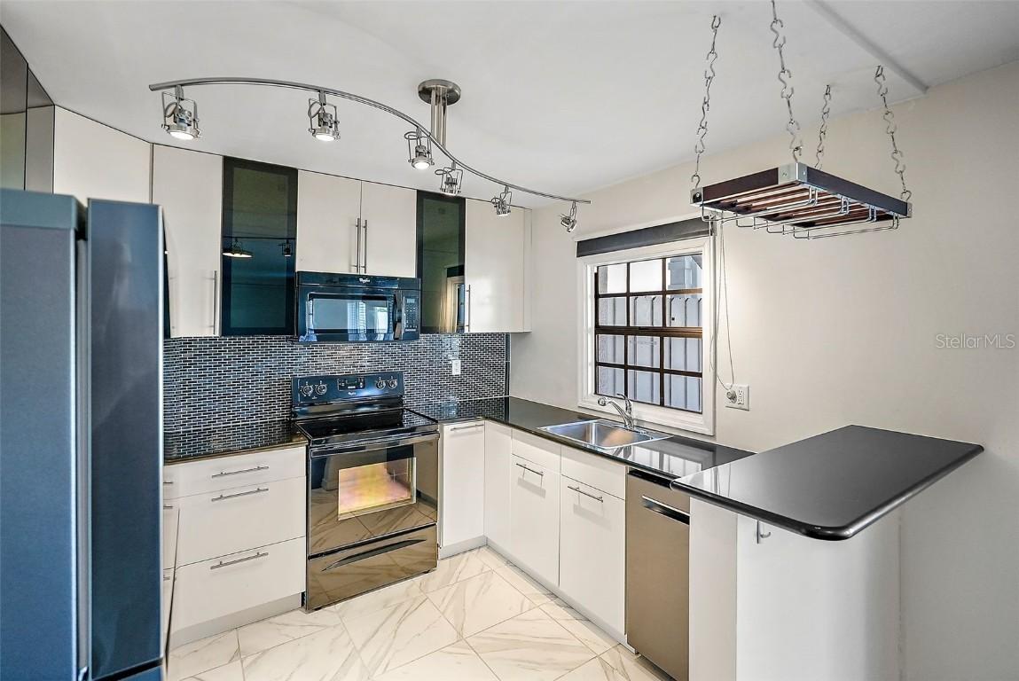 4832 SE Cobia Dr. #B, St Petersburg, FL 33705