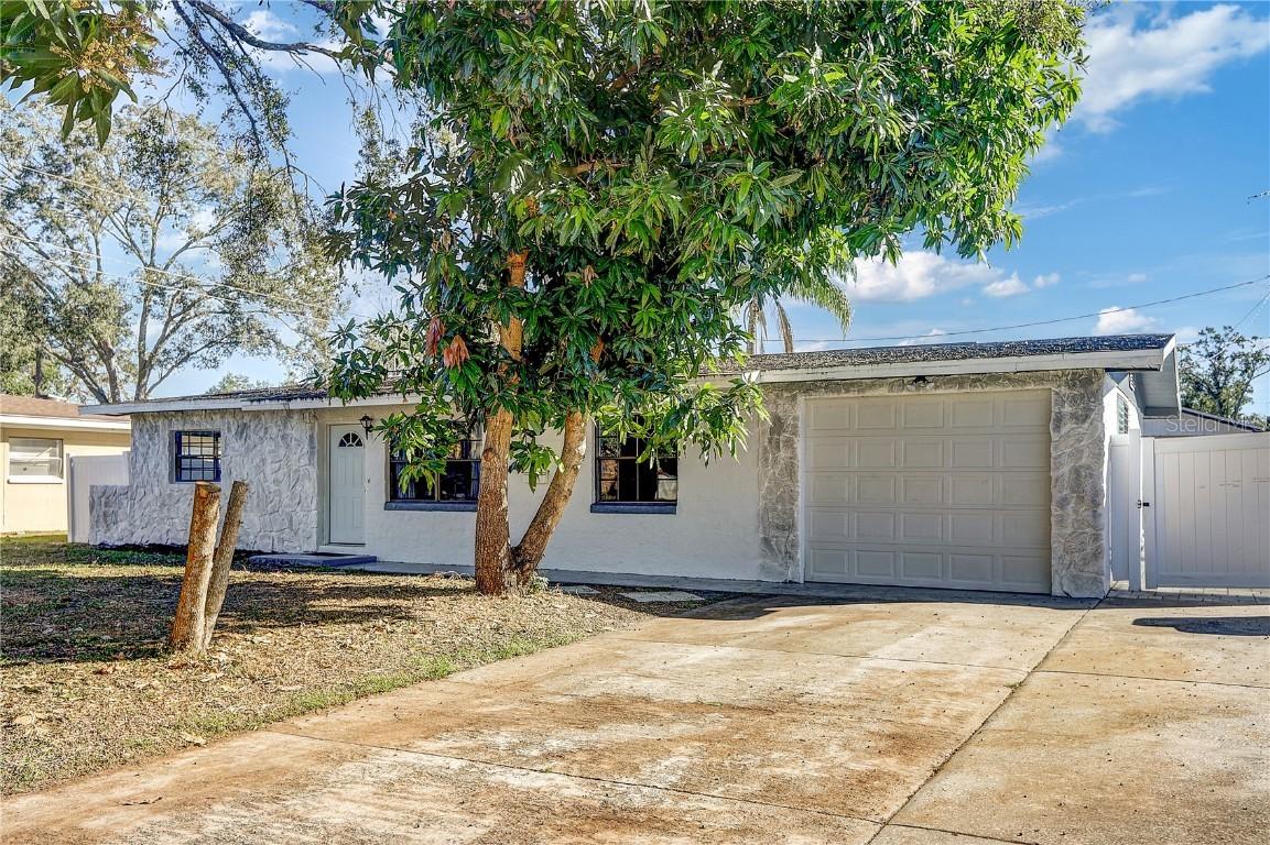 202 Cranberry Ln., Brandon, FL 33510