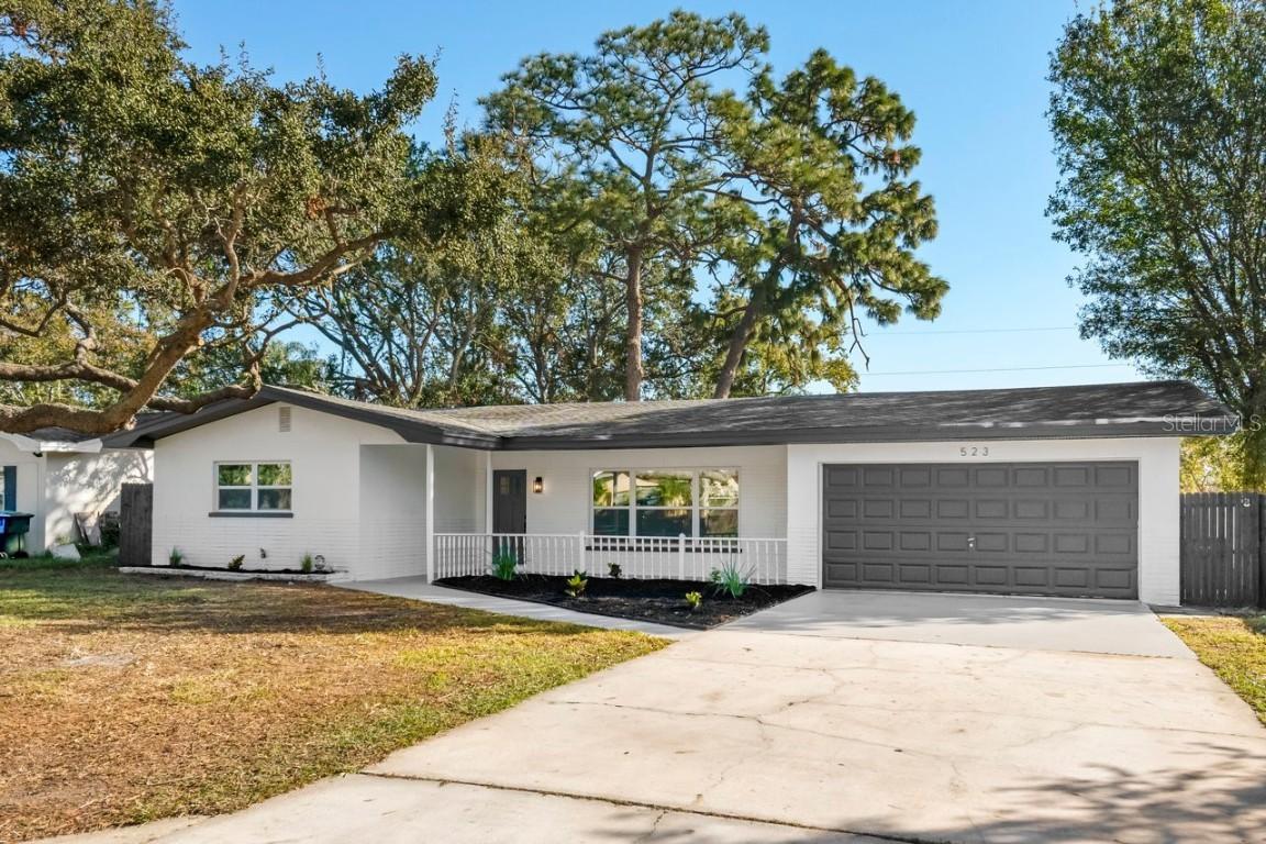 523 Deville Dr., Largo, FL 33771