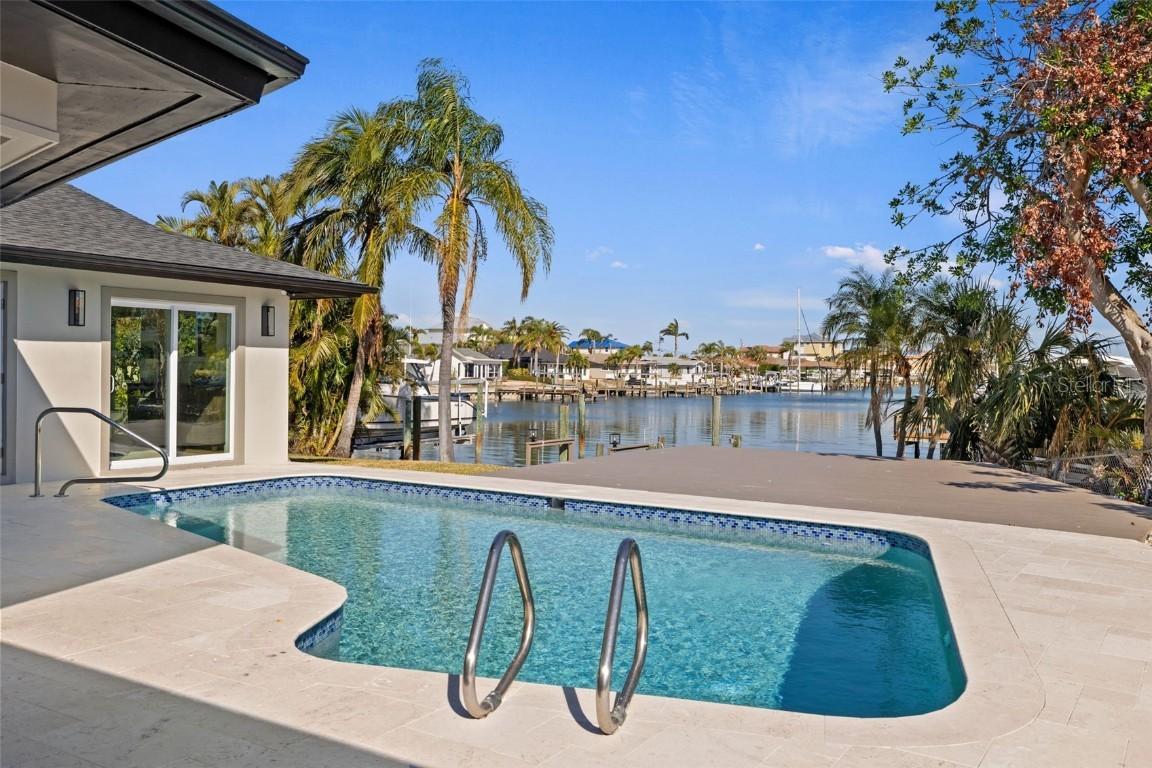 475 Island Way, Clearwater Beach, FL 33767