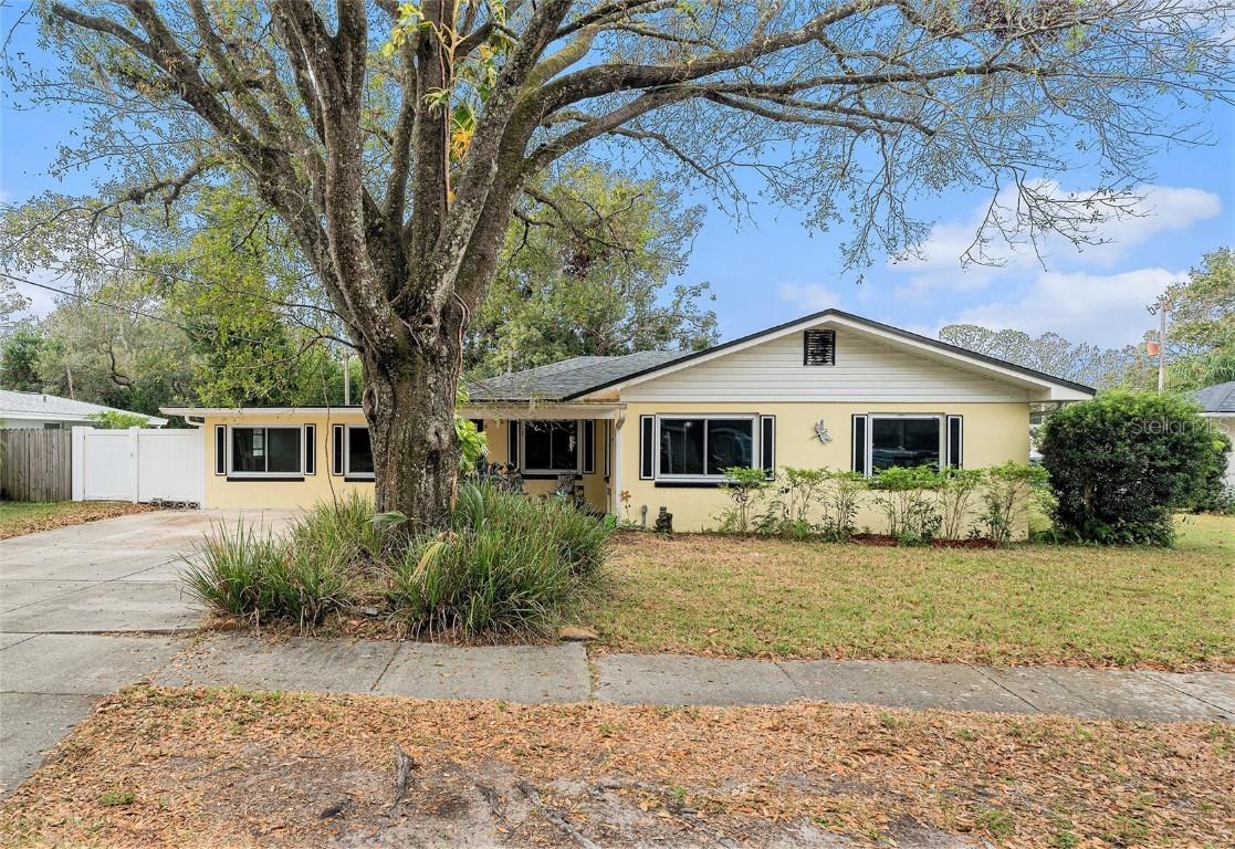 10708 Edgewater Ln., Tampa, FL 33612