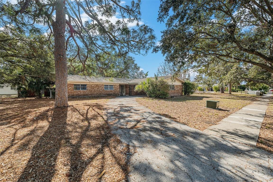3700 Dana Shores Dr., Tampa, FL 33634