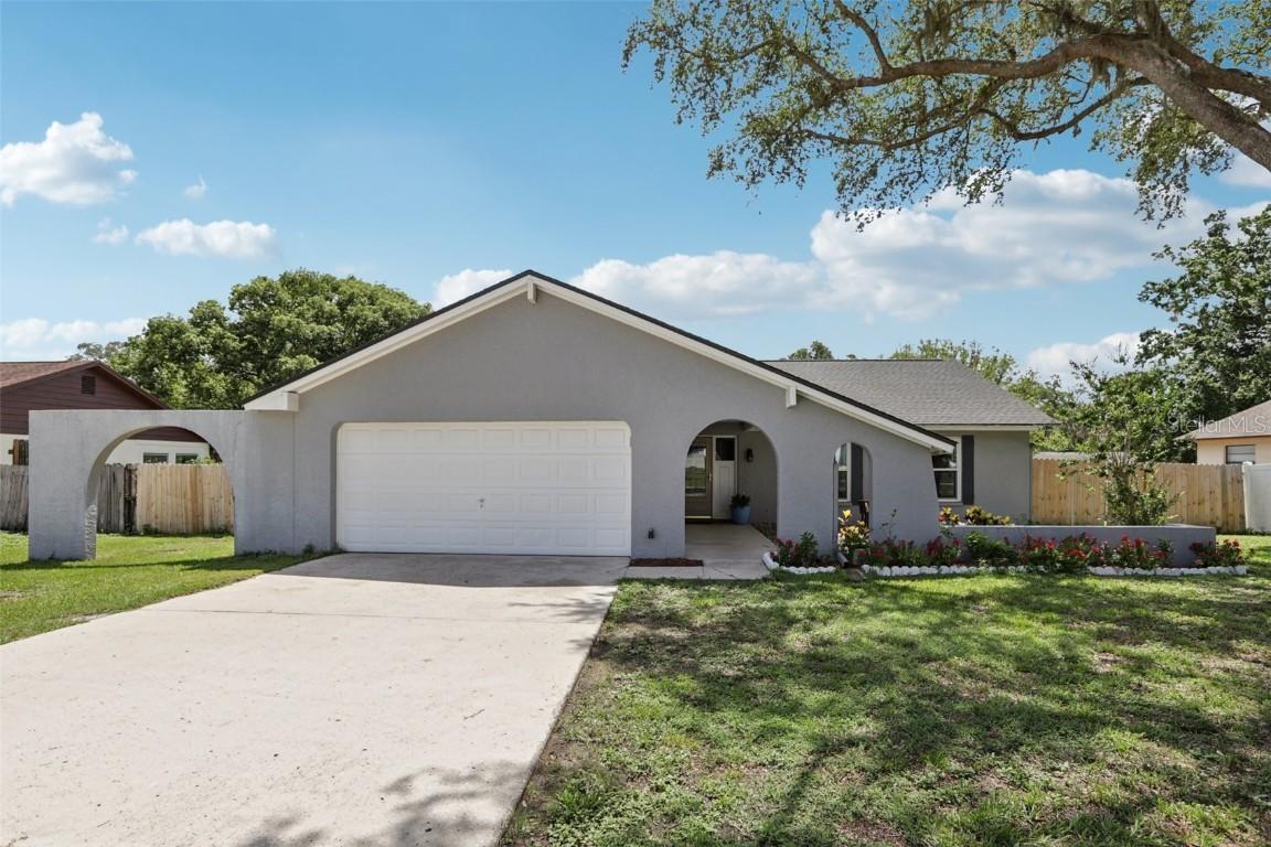 1009 Black Knight Dr., Valrico, FL 33594