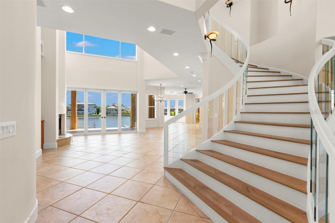 6015 Kipps Colony Dr., Gulfport, FL 33707