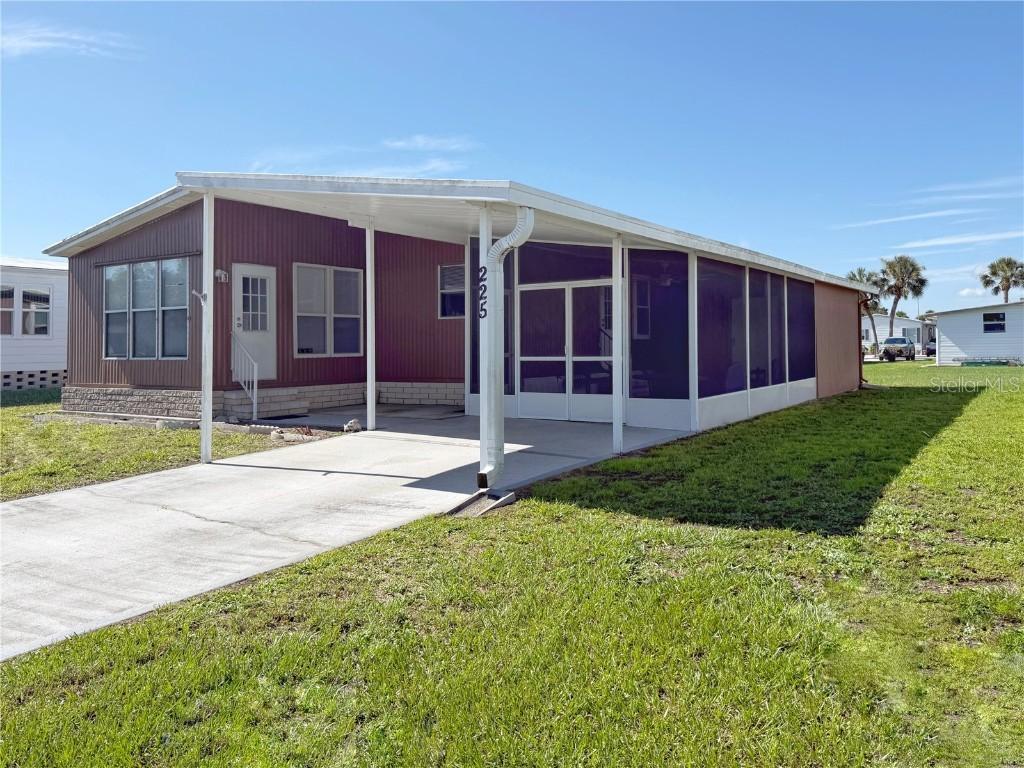 225 N Saint Thomas Cir., Apollo Beach, FL 33572