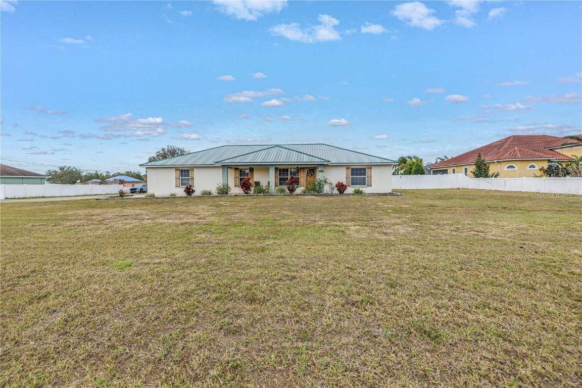 2413 Crestview Rd., Wimauma, FL 33598
