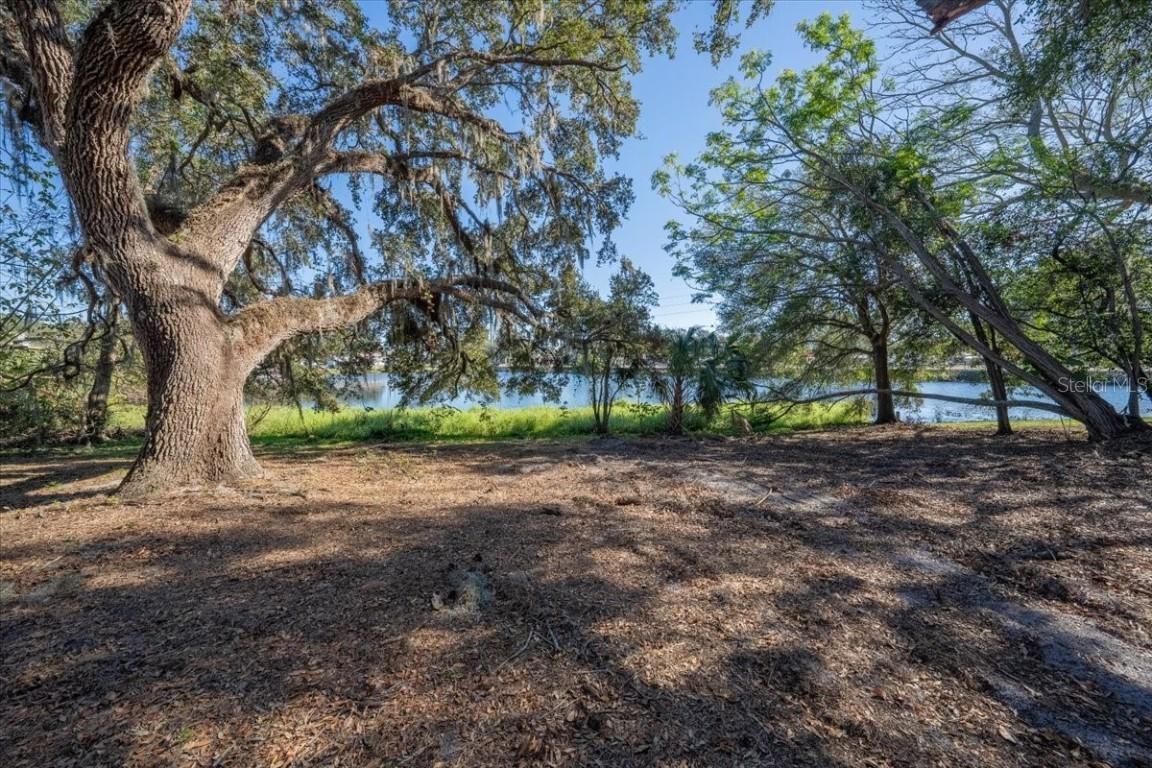 1221 Lakeside Dr., Brandon, FL 33510