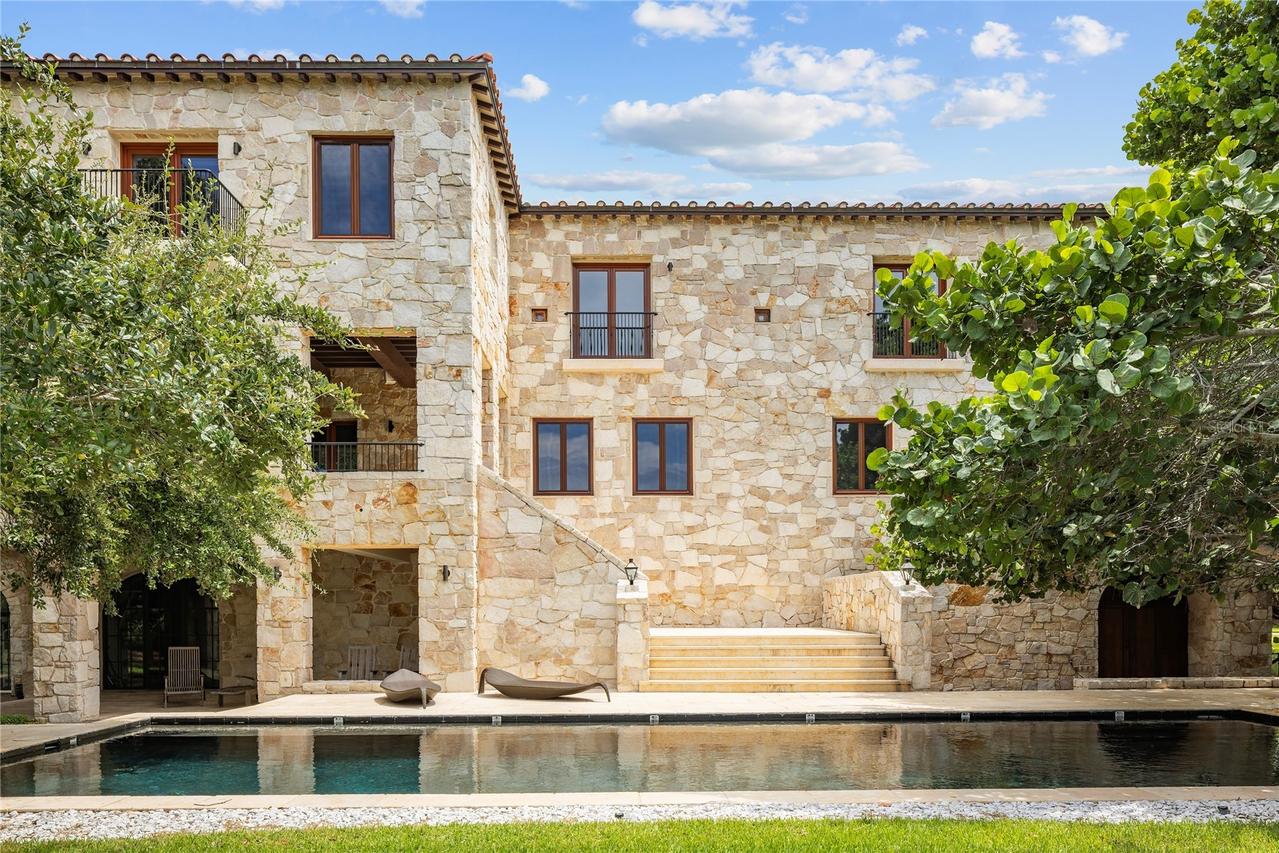 1571 Oceanview Dr., St Petersburg, FL 33715