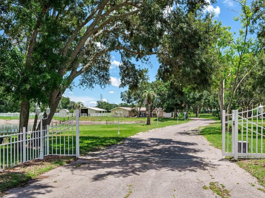 3050 Maple Trace, Tarpon Springs, FL 34688