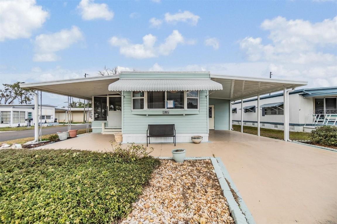 37015 Sandra Ave., Zephyrhills, FL 33542