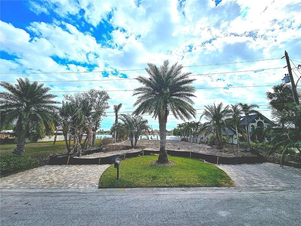 55 Dolphin Dr., Treasure Island, FL 33706