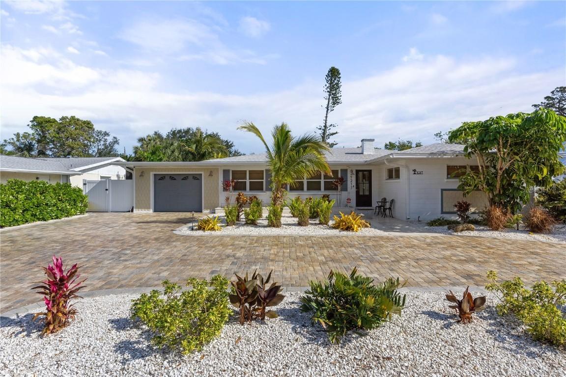 1217 De Narvaez Ave., Bradenton, FL 34209