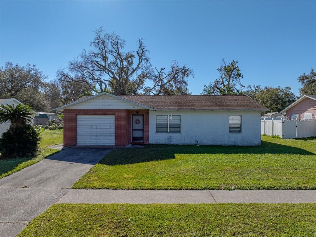 38538 Piedmont Ave., Zephyrhills, FL 33540