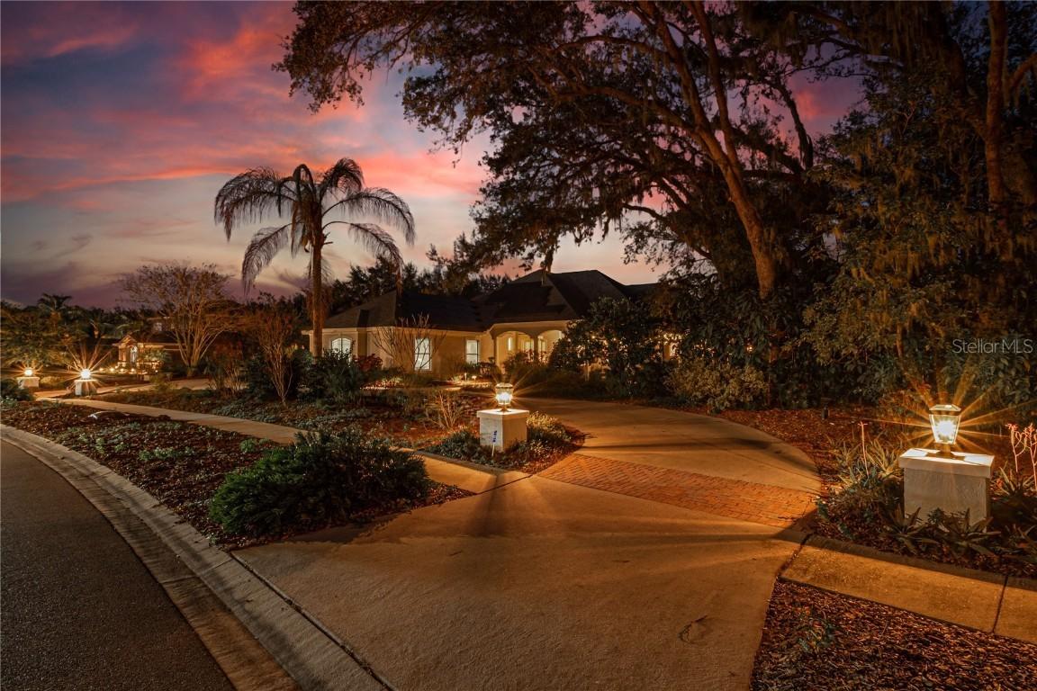 6114 Kingbird Manor Dr., Lithia, FL 33547