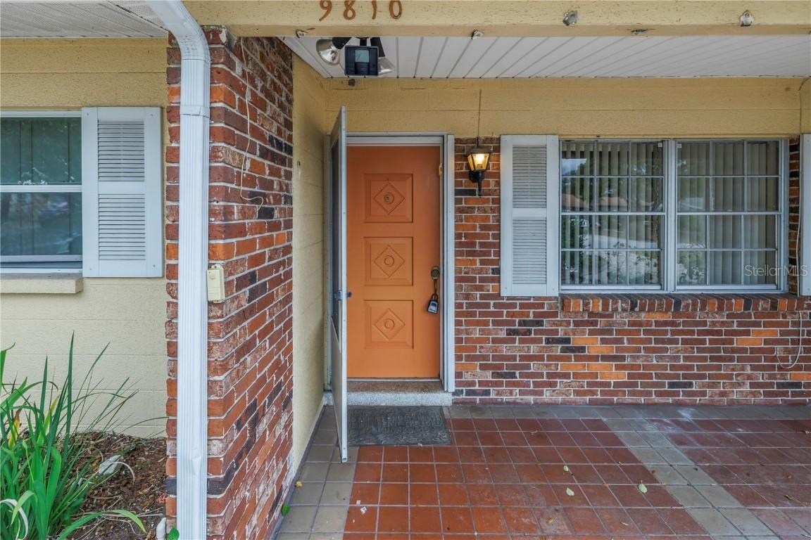 9810 N 53rd St., Temple Terrace, FL 33617