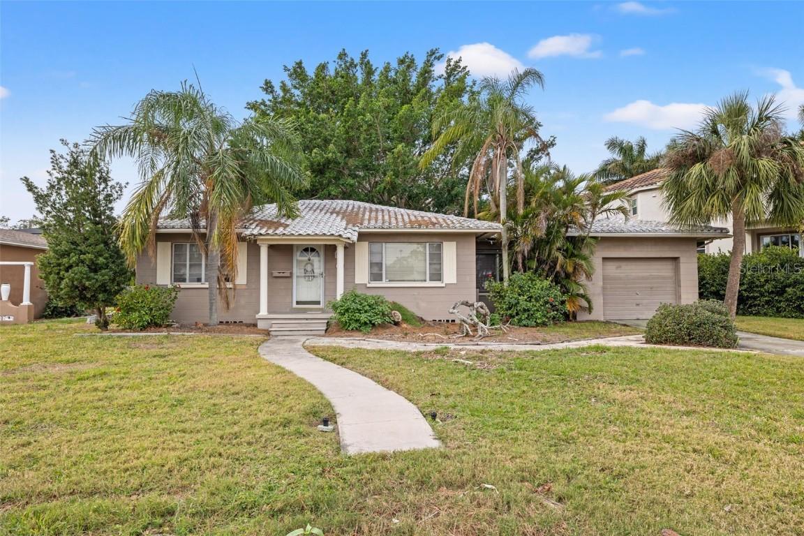 150 Almedo Way, St Petersburg, FL 33704