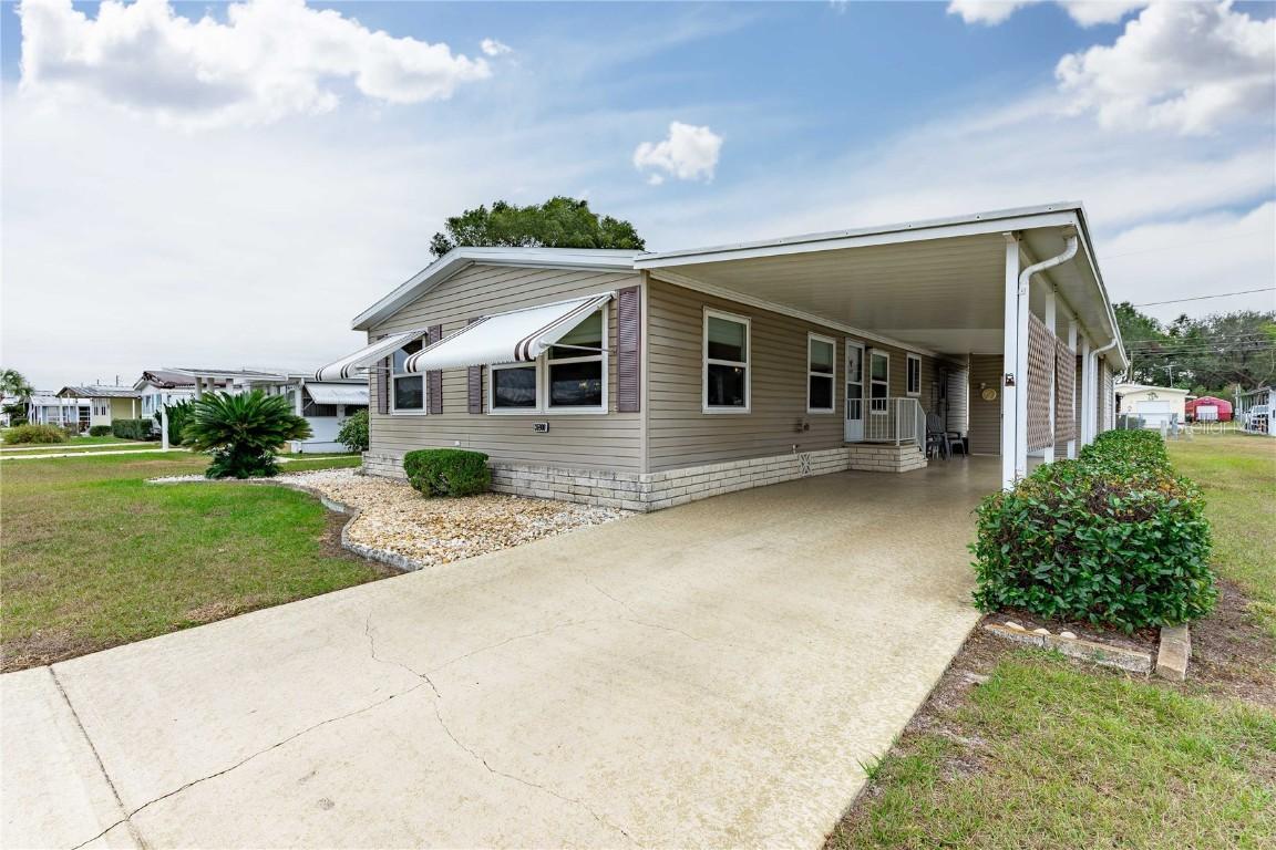 36900 Grace Ave., Zephyrhills, FL 33542