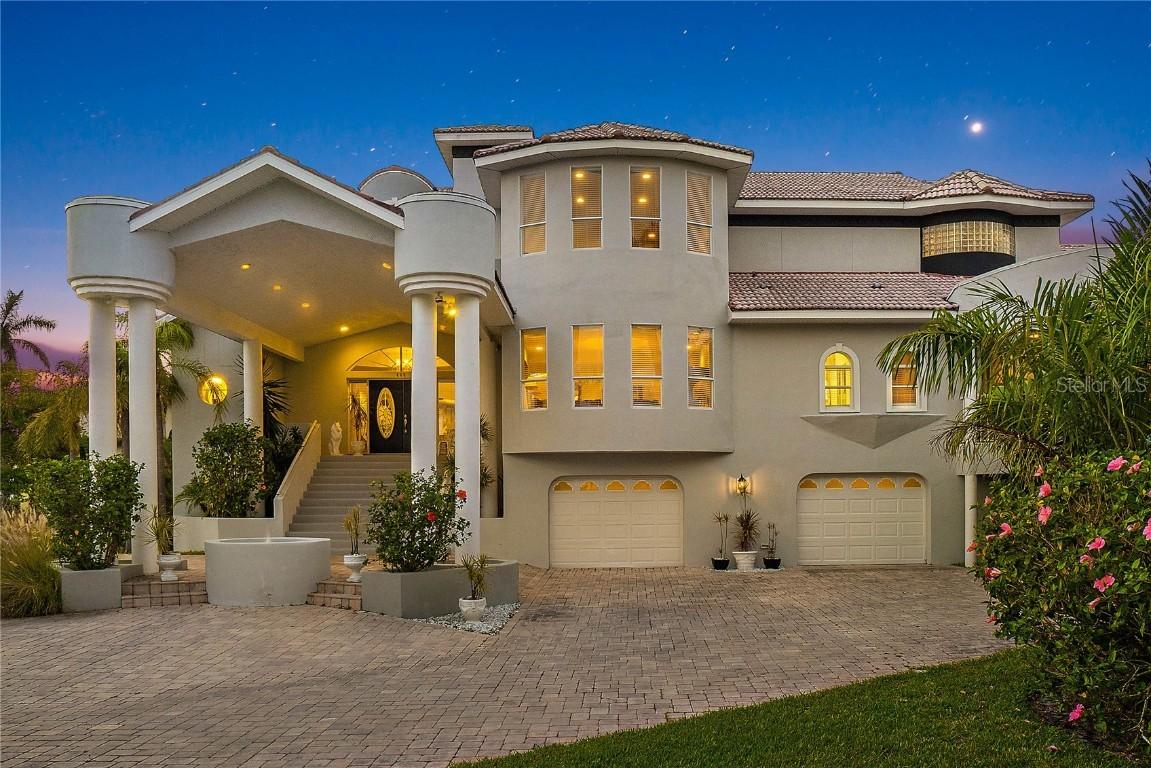 608 Columbus Dr., Tierra Verde, FL 33715
