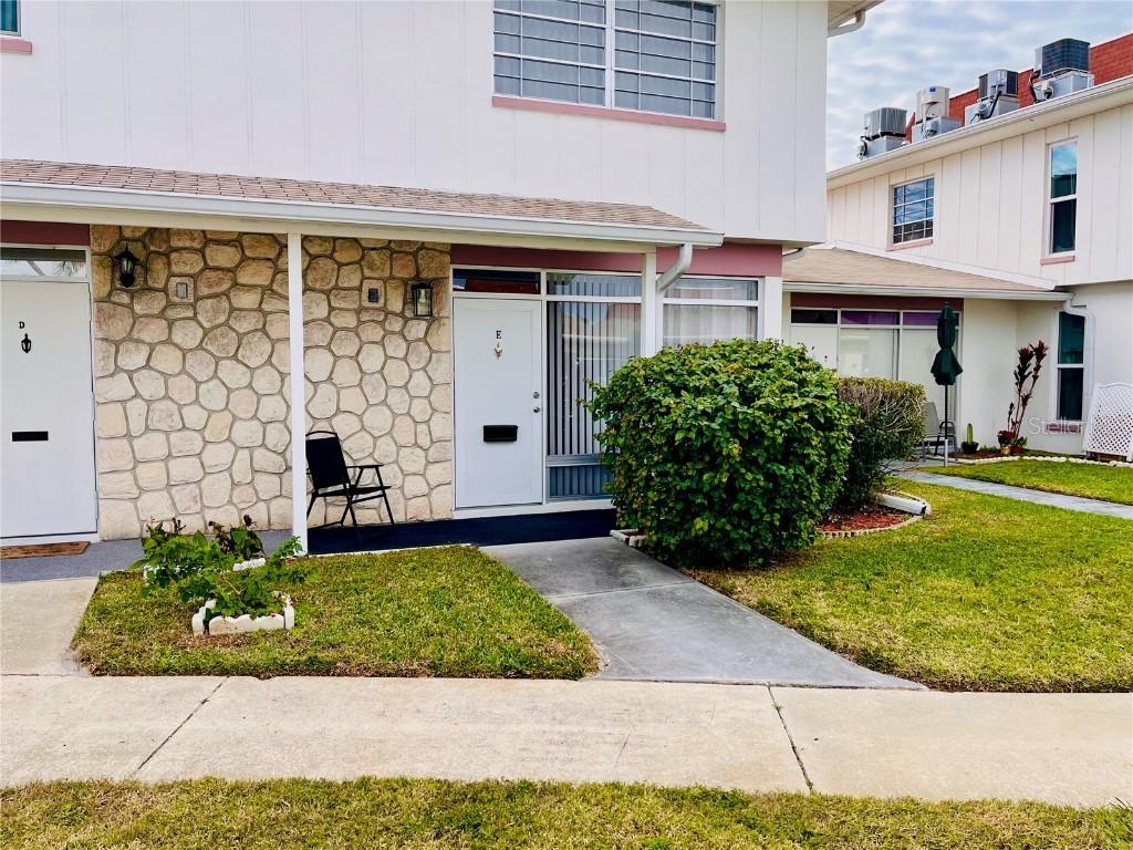 4352 Tahitian Gardens Cir. #E, Holiday, FL 34691