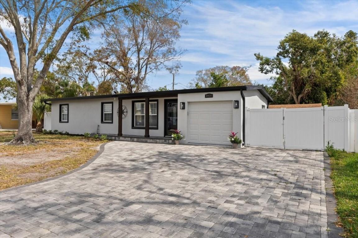 4420 Pompano Dr., St Petersburg, FL 33705