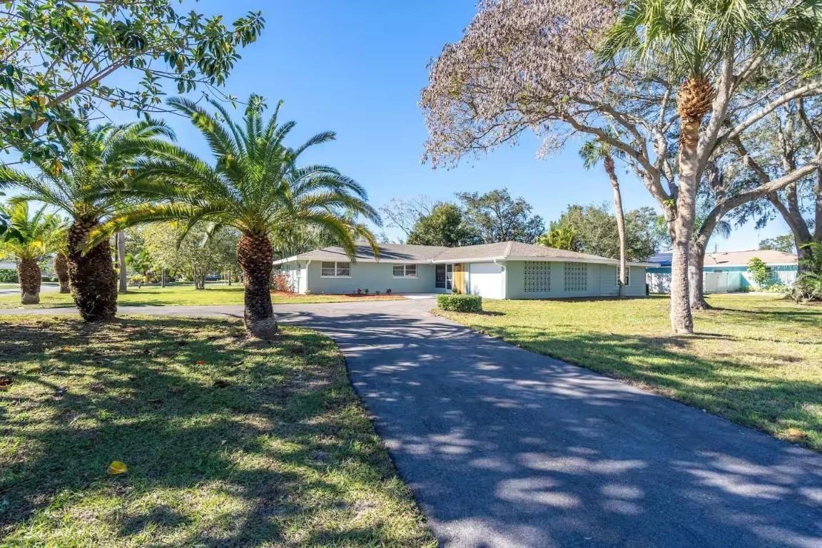 5105 W Country Club Dr., Sarasota, FL 34243