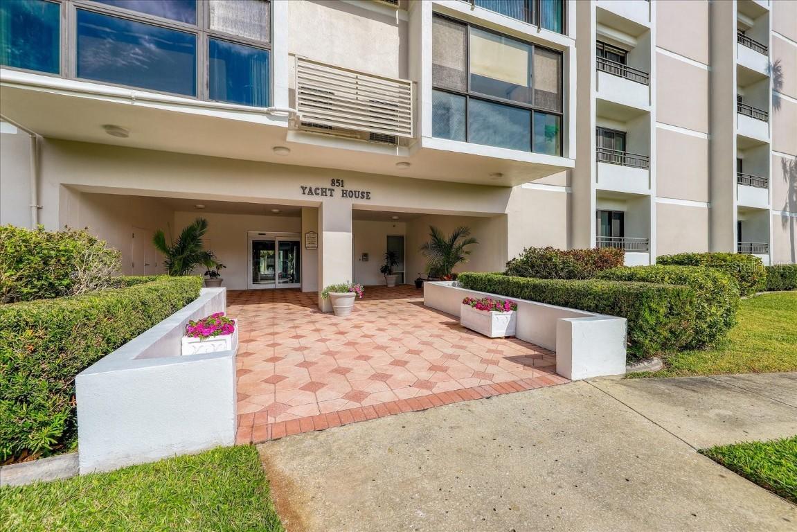 851 Bayway Blvd. #201, Clearwater, FL 33767