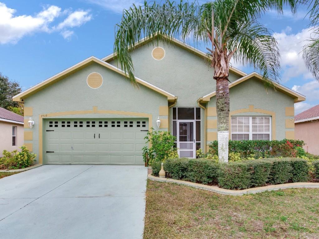 9516 Cypress Harbor Dr., Gibsonton, FL 33534