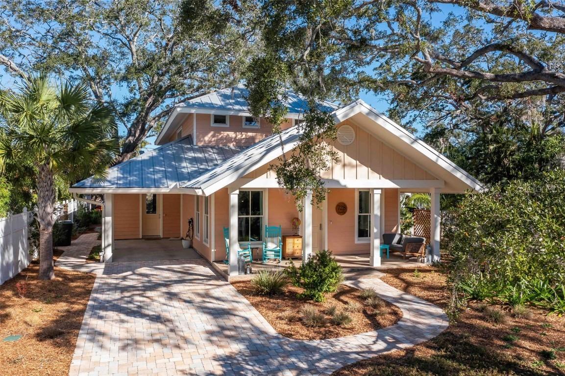 728 Wood St., Dunedin, FL 34698