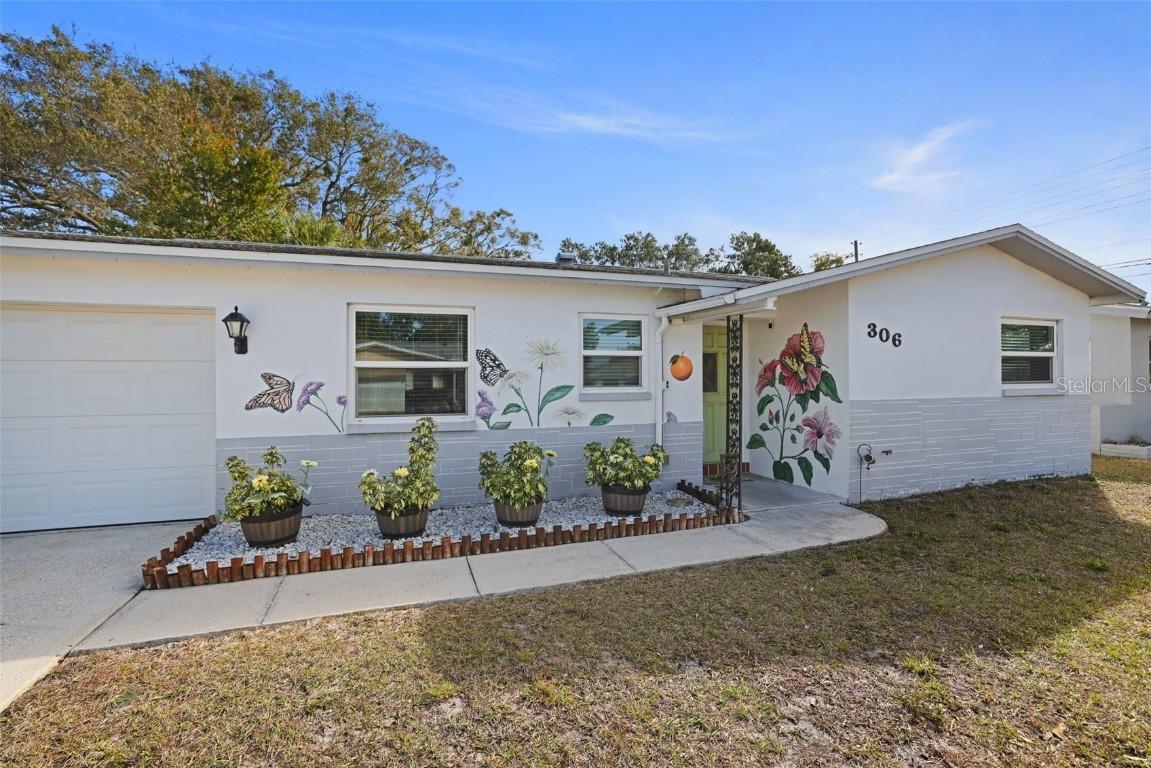 306 Scott Ct., Palm Harbor, FL 34684