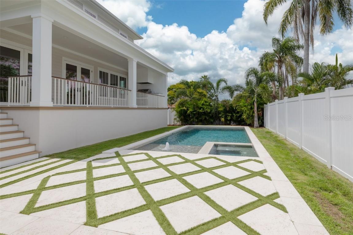 323 Appian Way, St Petersburg, FL 33704