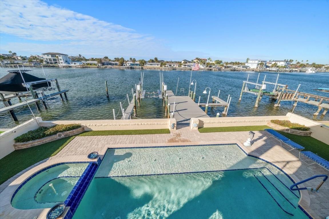 17044 Dolphin Dr., North Redington Beach, FL 33708